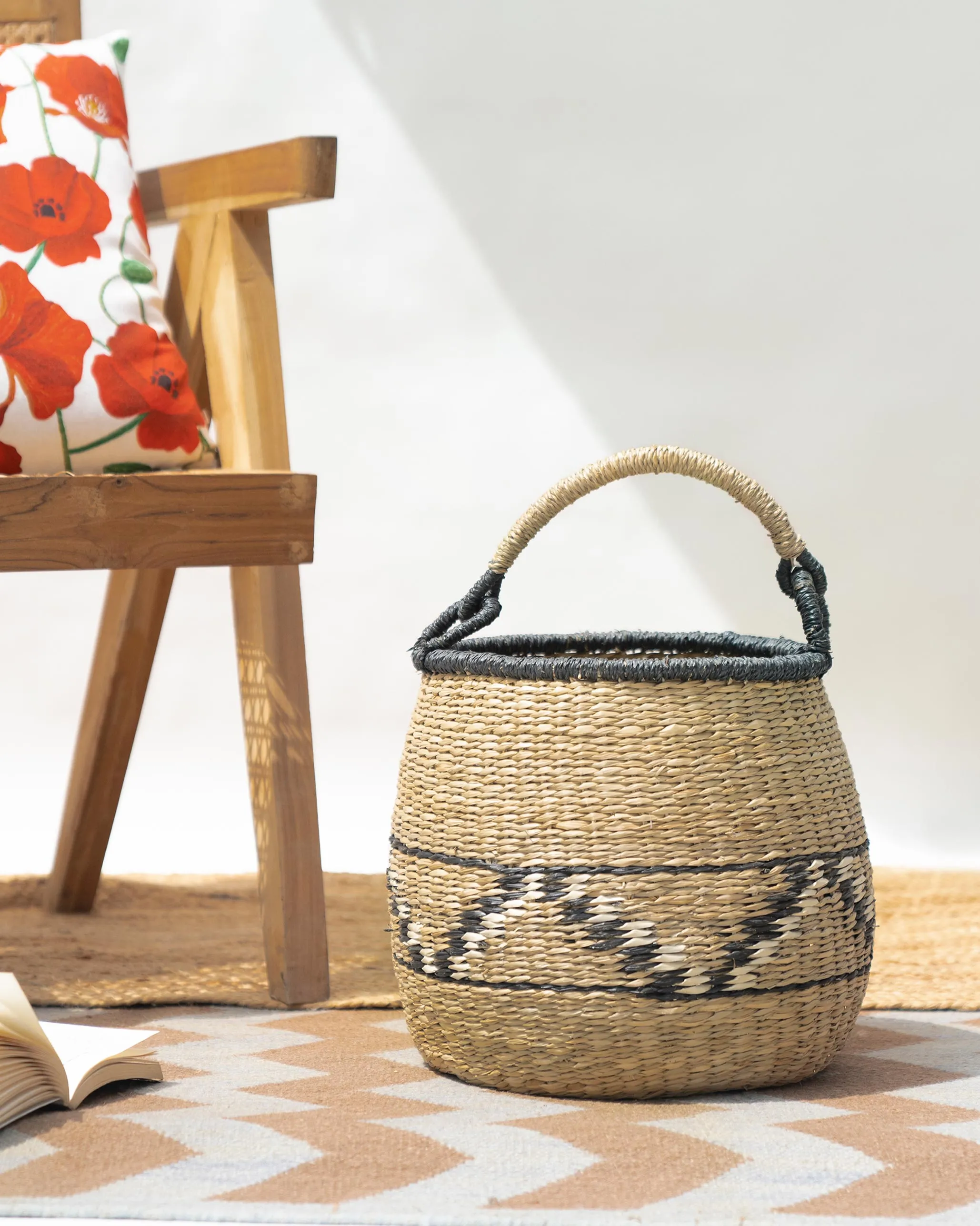 Seagrass Black basket with handle